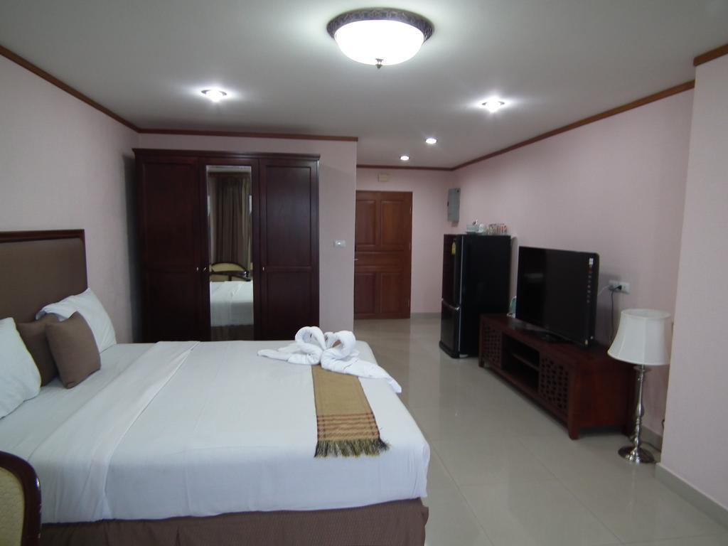 Abricole At Pattaya Hill Apartment Bagian luar foto