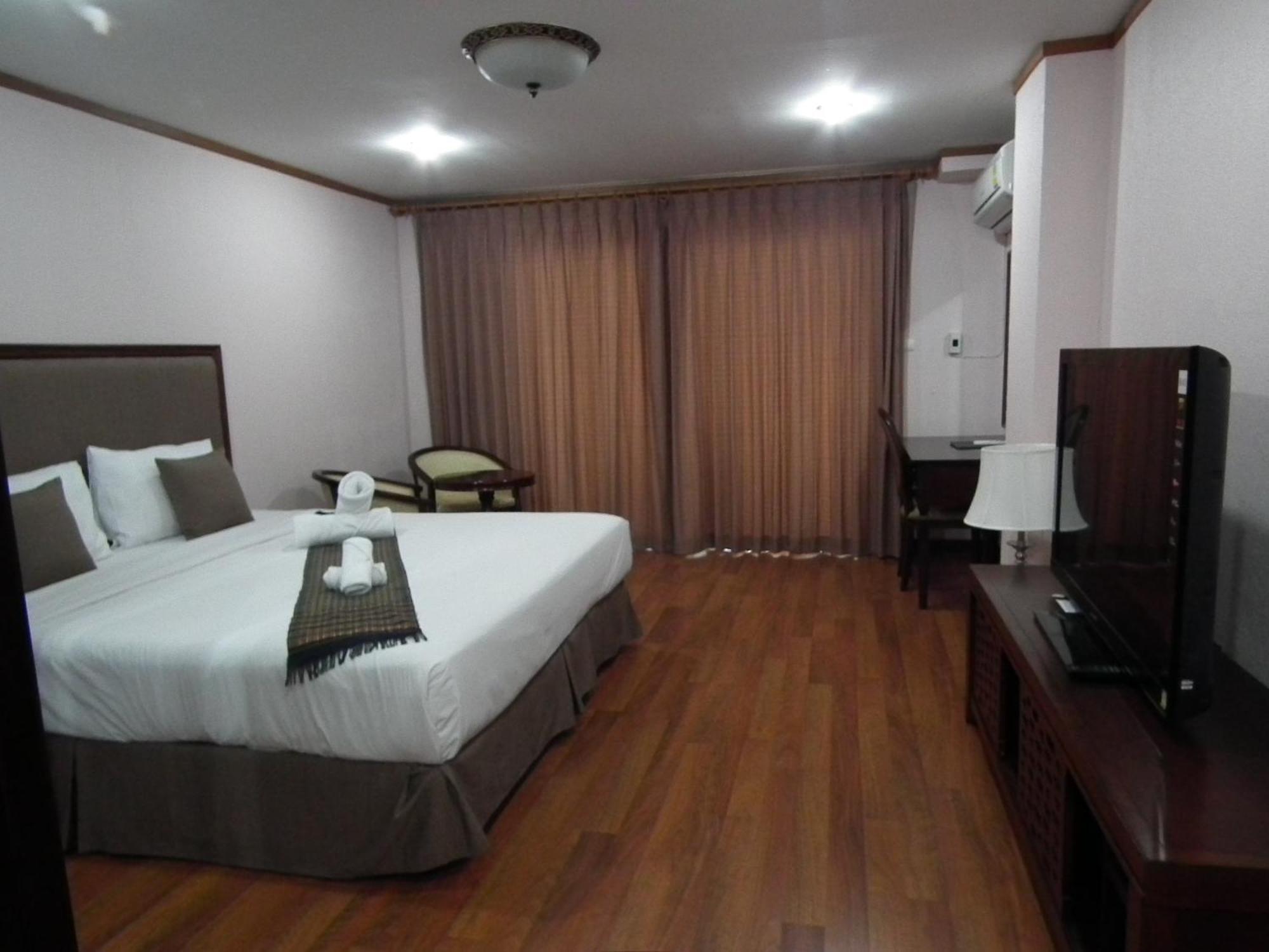 Abricole At Pattaya Hill Apartment Bagian luar foto