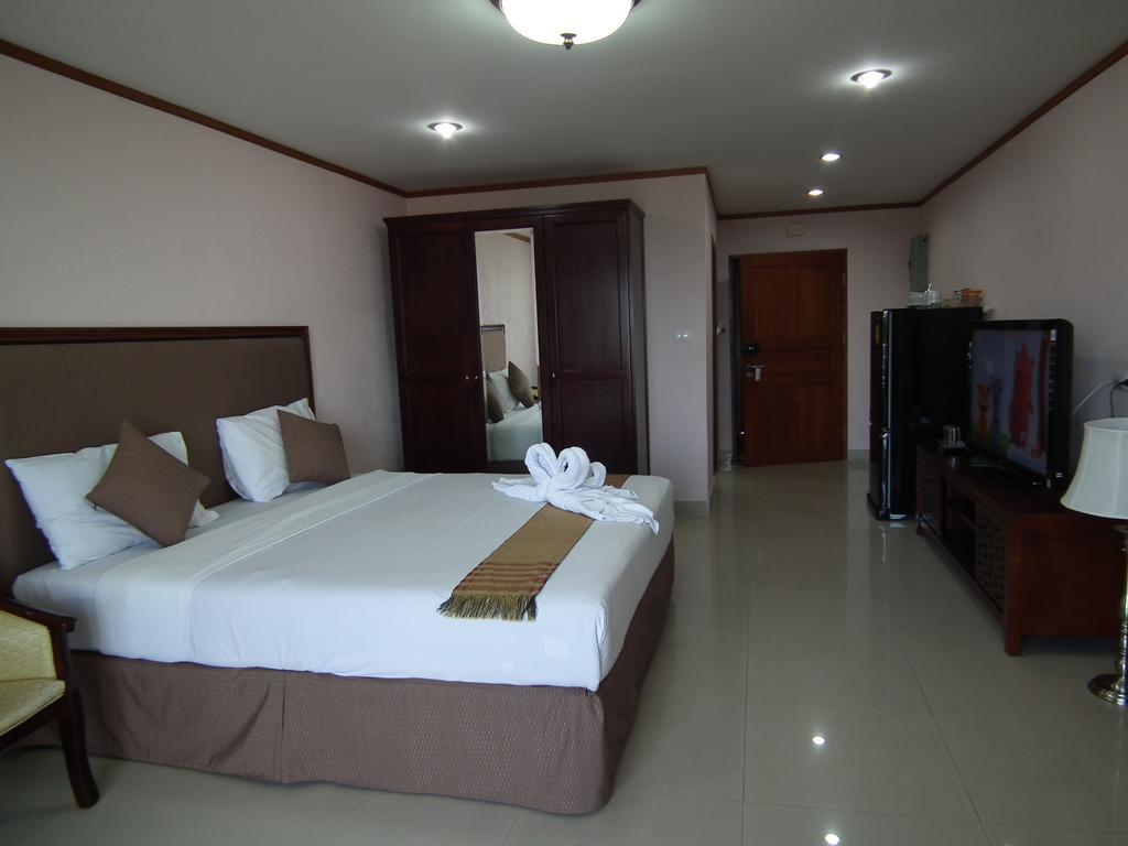 Abricole At Pattaya Hill Apartment Bagian luar foto