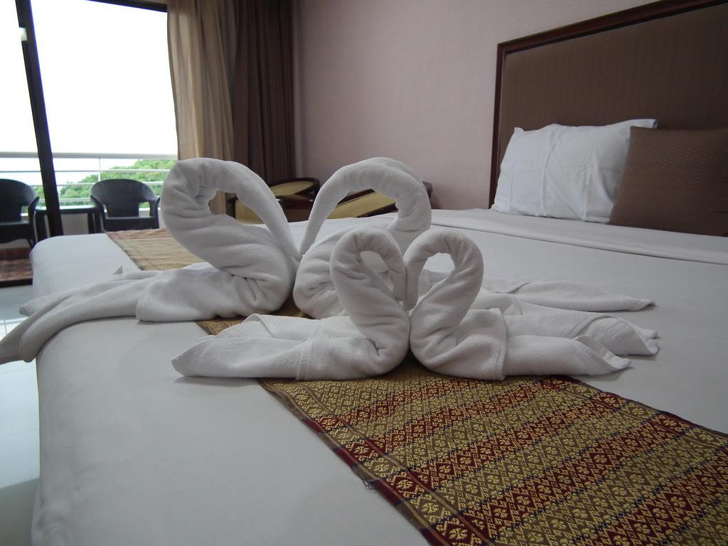 Abricole At Pattaya Hill Apartment Bagian luar foto
