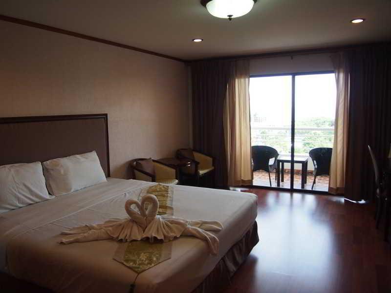 Abricole At Pattaya Hill Apartment Bagian luar foto