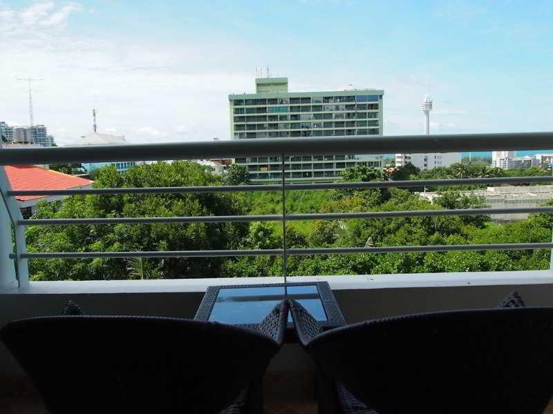 Abricole At Pattaya Hill Apartment Bagian luar foto