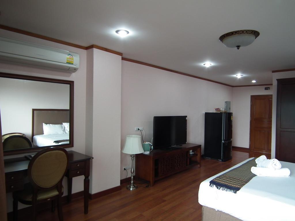 Abricole At Pattaya Hill Apartment Bagian luar foto
