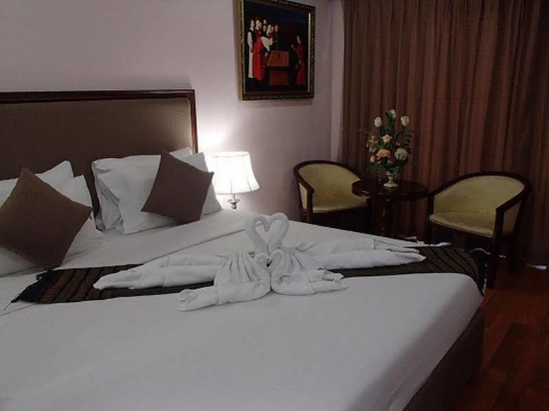 Abricole At Pattaya Hill Apartment Bagian luar foto