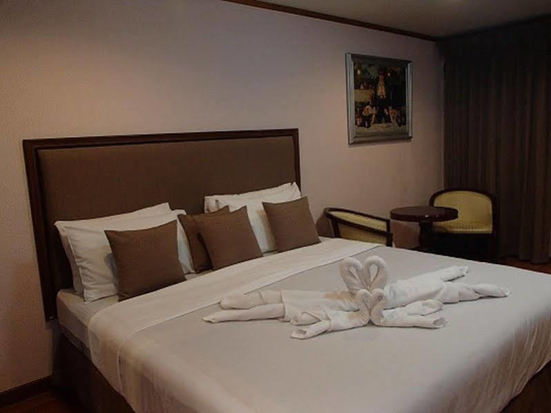 Abricole At Pattaya Hill Apartment Bagian luar foto