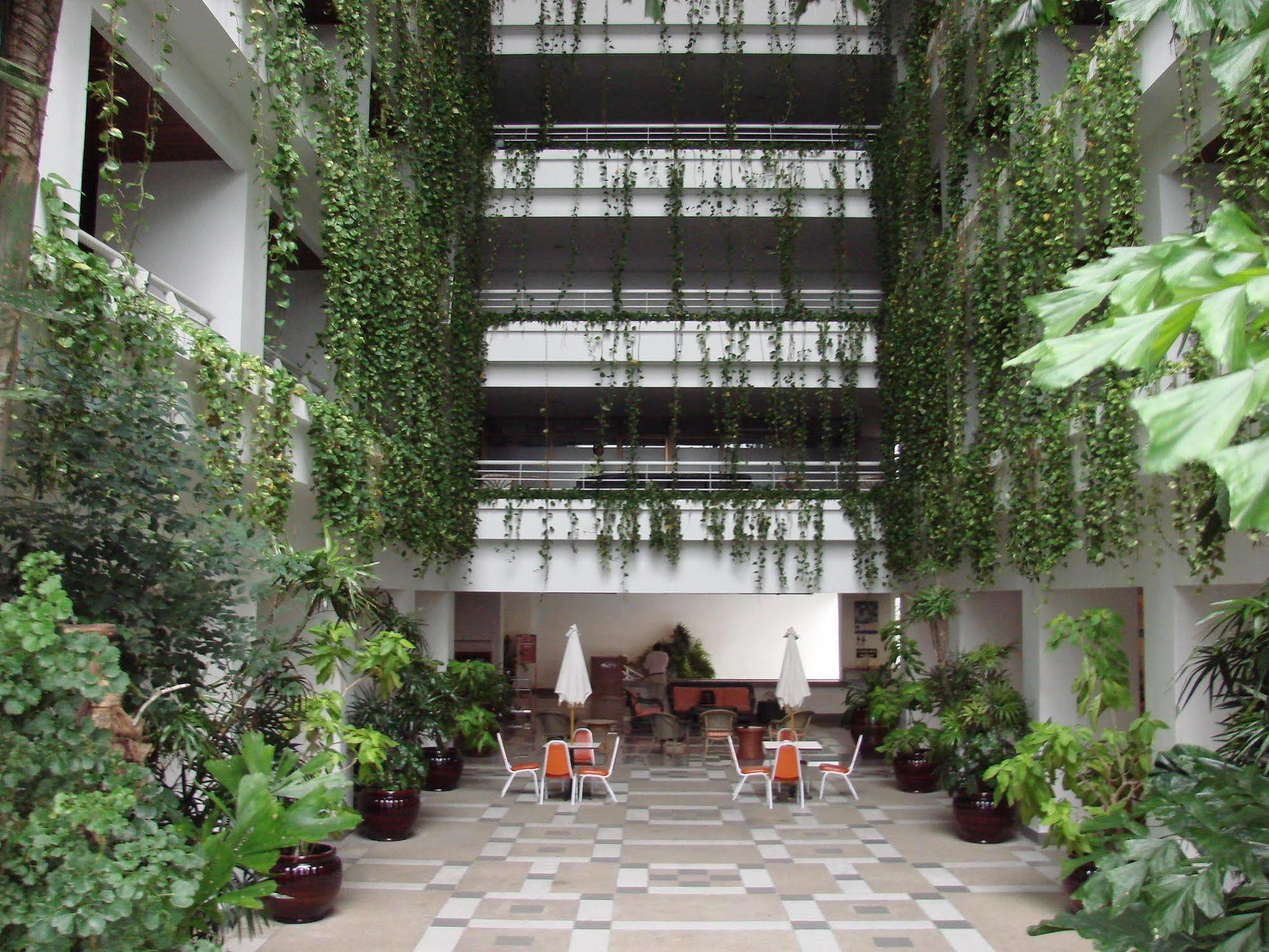 Abricole At Pattaya Hill Apartment Bagian luar foto