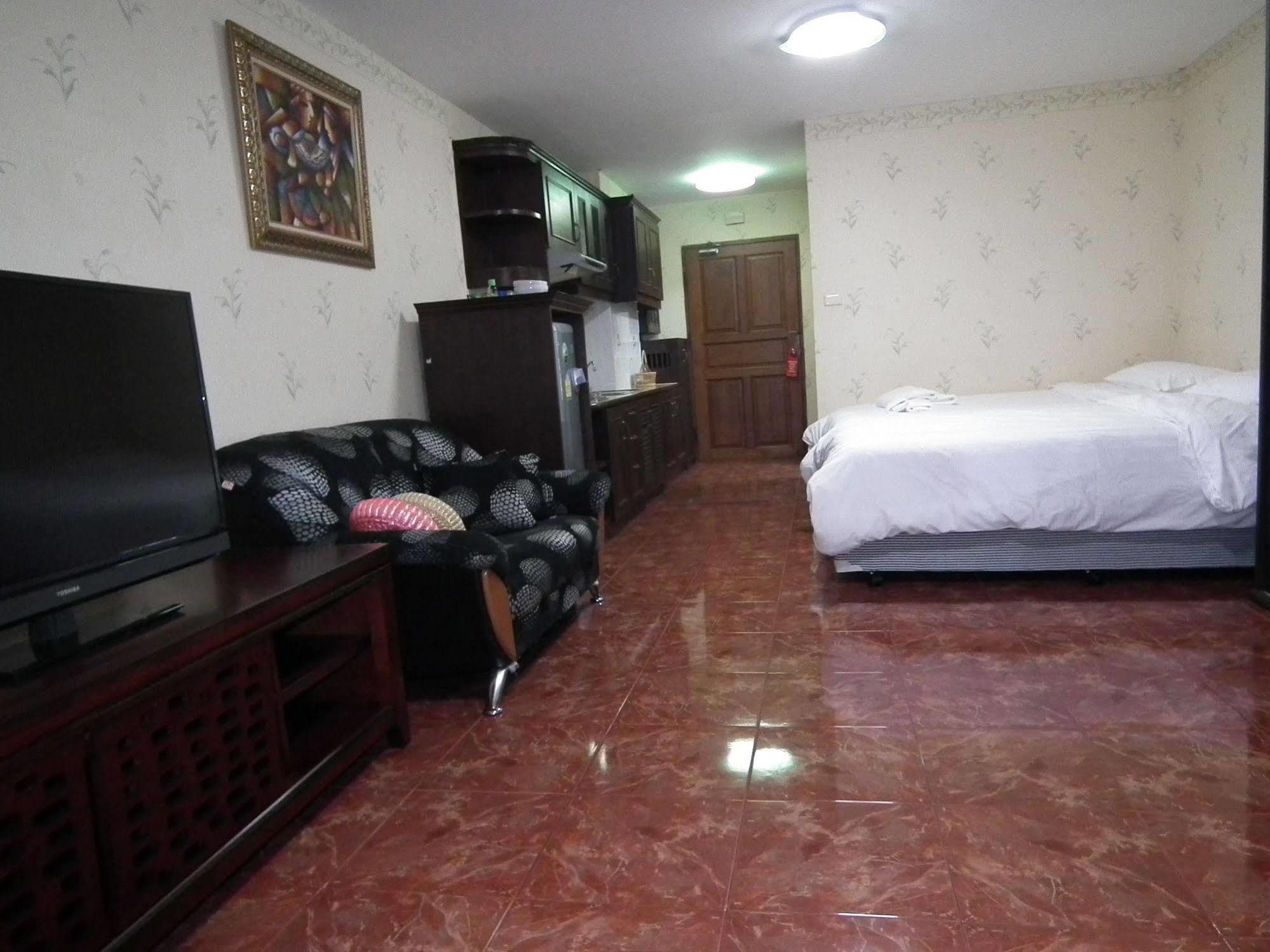 Abricole At Pattaya Hill Apartment Bagian luar foto