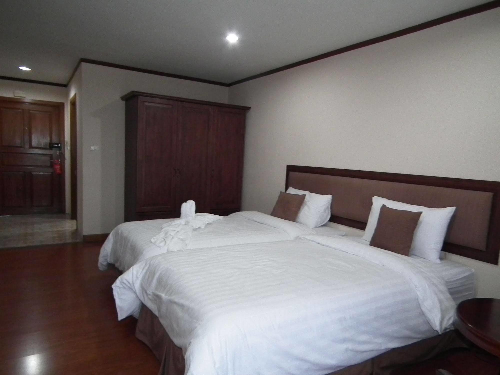 Abricole At Pattaya Hill Apartment Bagian luar foto