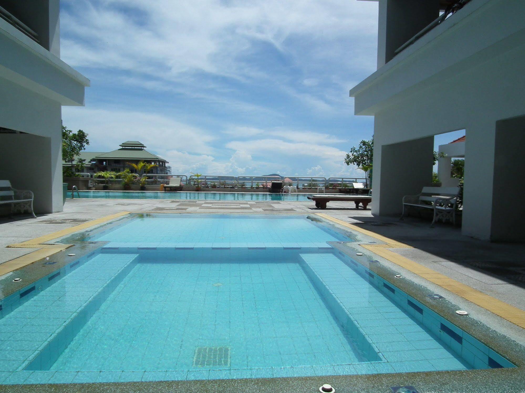 Abricole At Pattaya Hill Apartment Bagian luar foto