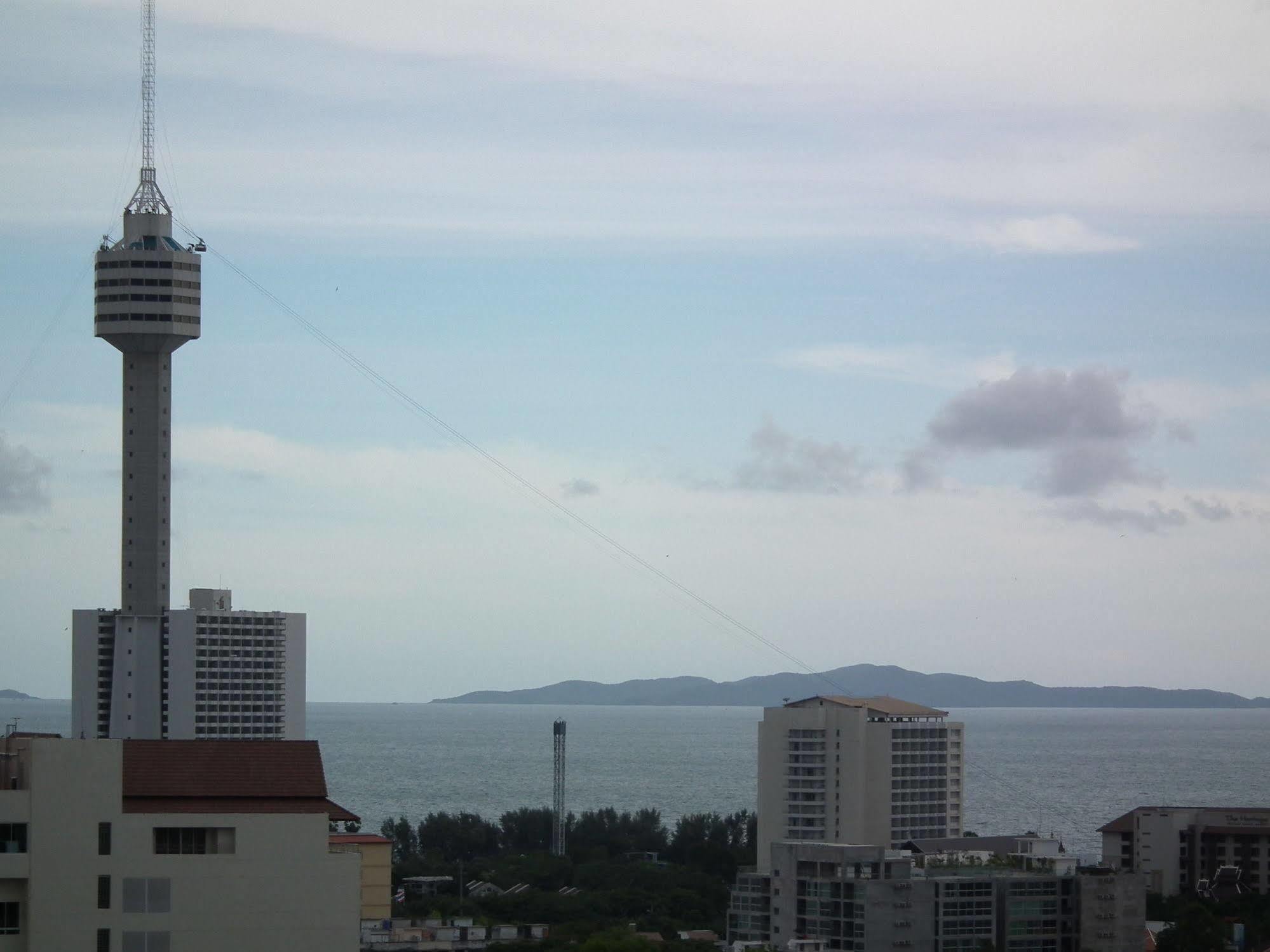 Abricole At Pattaya Hill Apartment Bagian luar foto