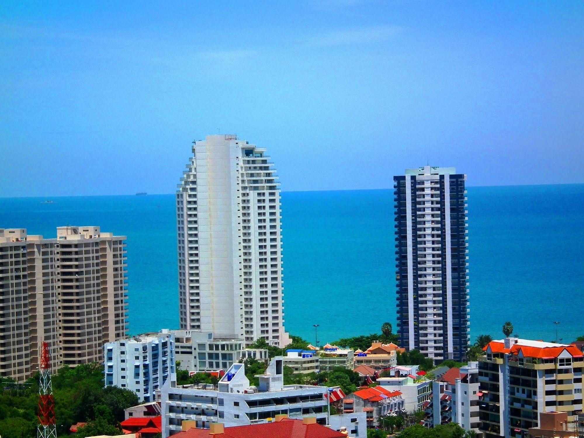 Abricole At Pattaya Hill Apartment Bagian luar foto